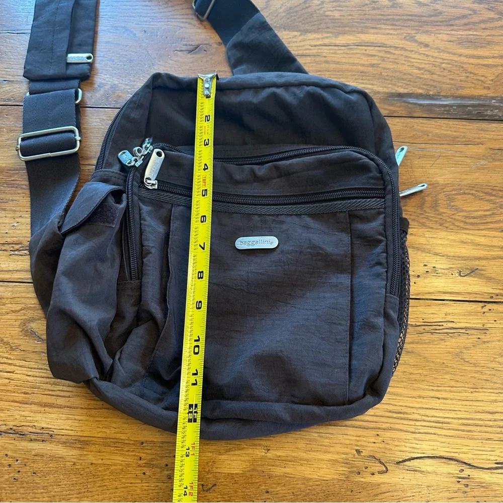 Baggallini Cross-Body Travel Sling Bag Brown Unisex